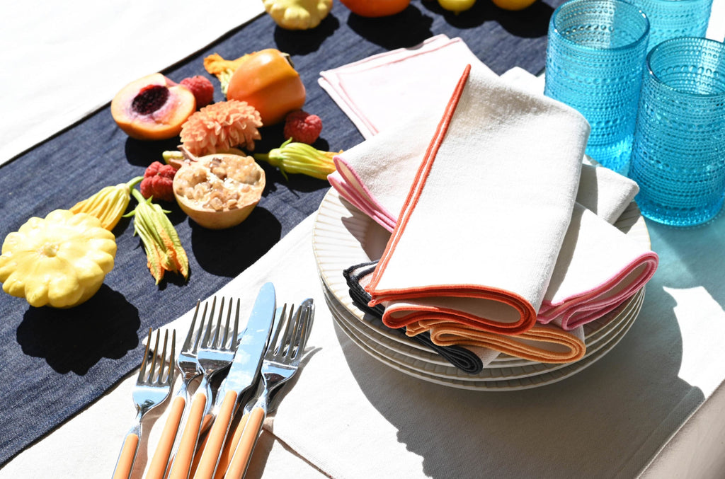 dinner napkins table